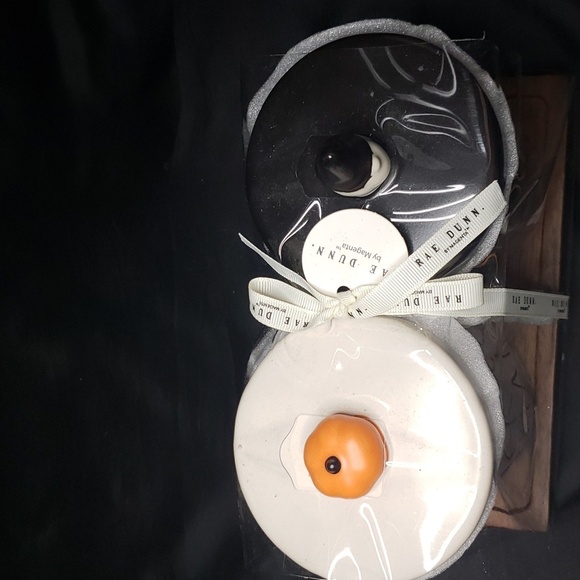 Rae Dunn NWT TRICK OR TREAT and SPOOKY Canister Set on Wood Base - Picture 6 of 6